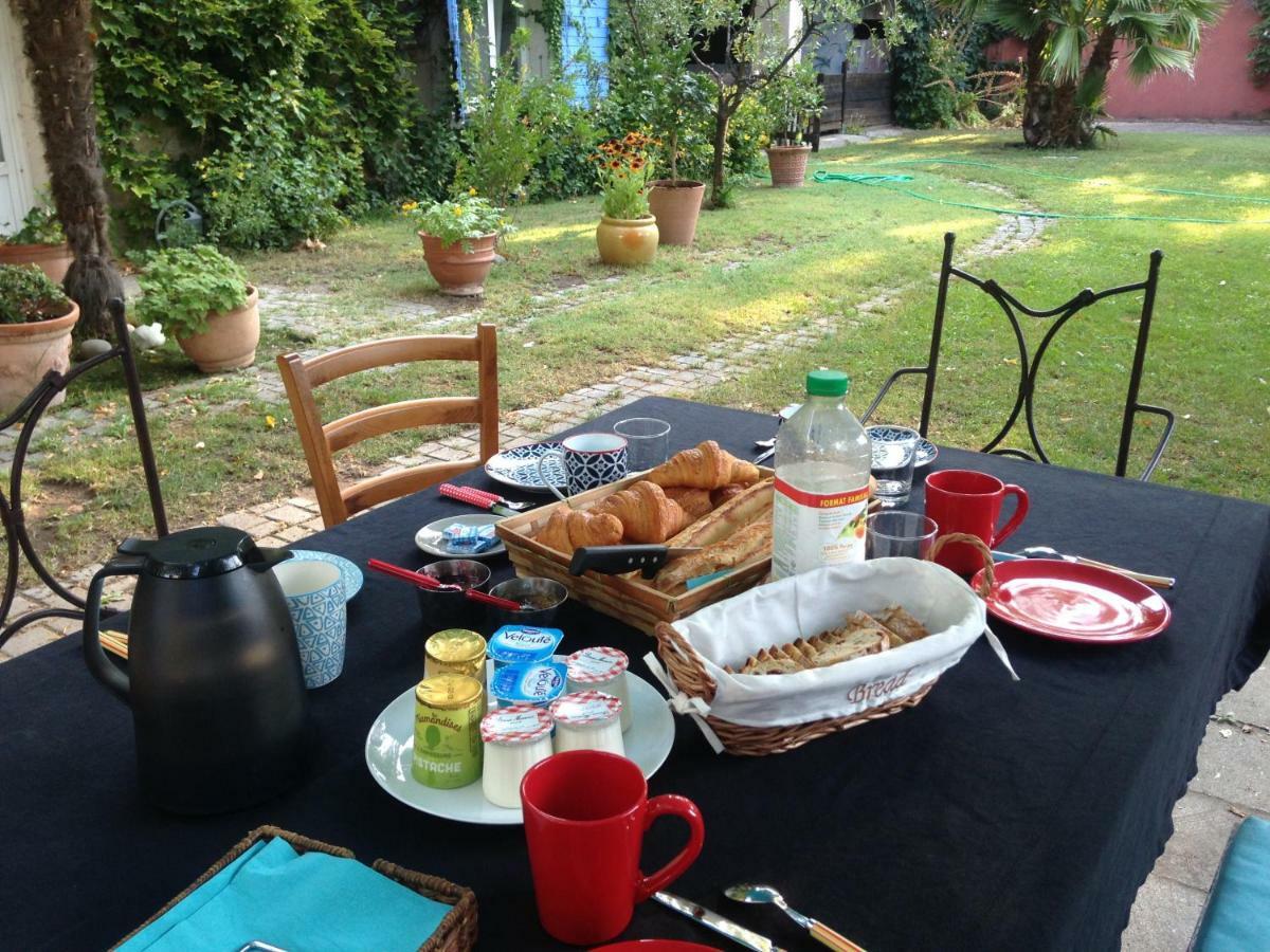 Le Mas Des Platanes Entraigues-sur-la-Sorgue Buitenkant foto